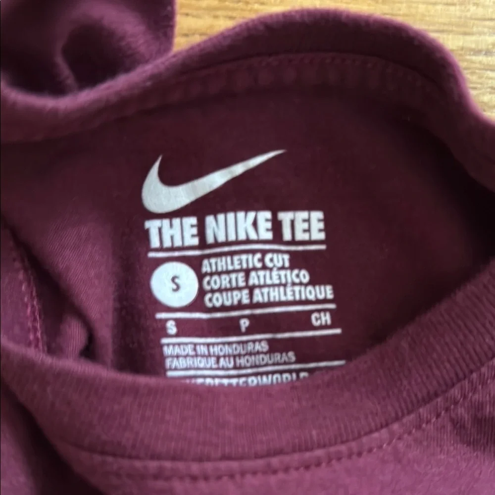 Nike University of Detroit Jesuit Maroon Long Sleeve T-Shirt Size Small